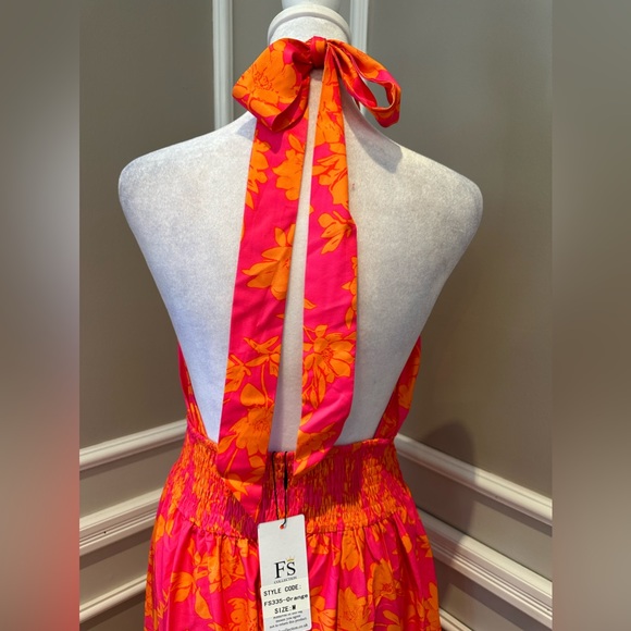 NWT women’s halter neck, front crisscross tie back maxi dress in fuchsia - Picture 4 of 14